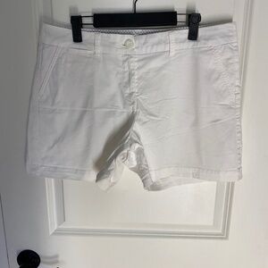 CROWN AND IVY WHITE SHORTS WOMANS SIZE 10, FEMININE, CLASSIC